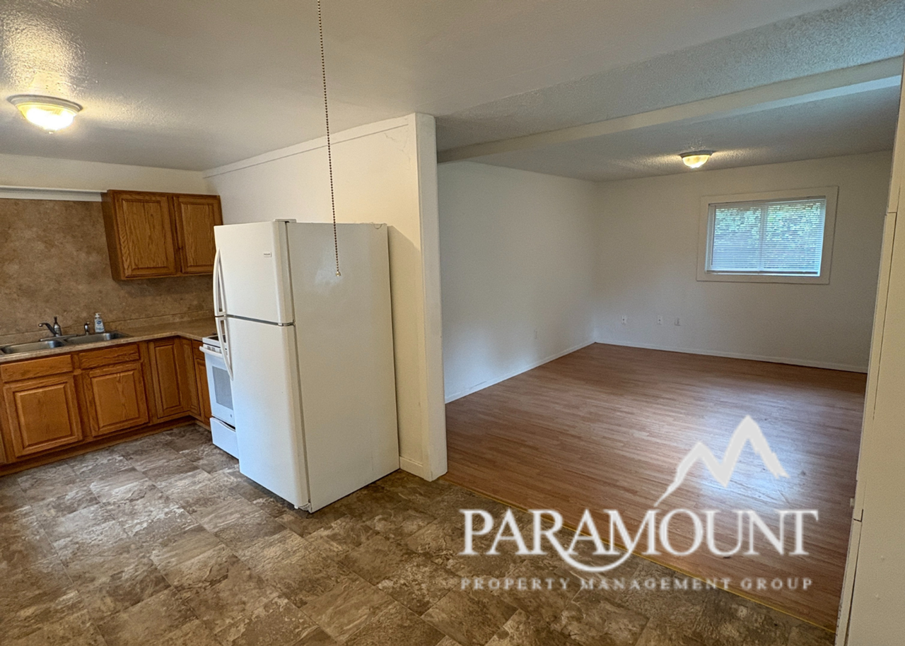 322 Willow St - Photo 6 of 13