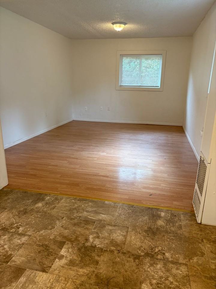 322 Willow St - Photo 7 of 13