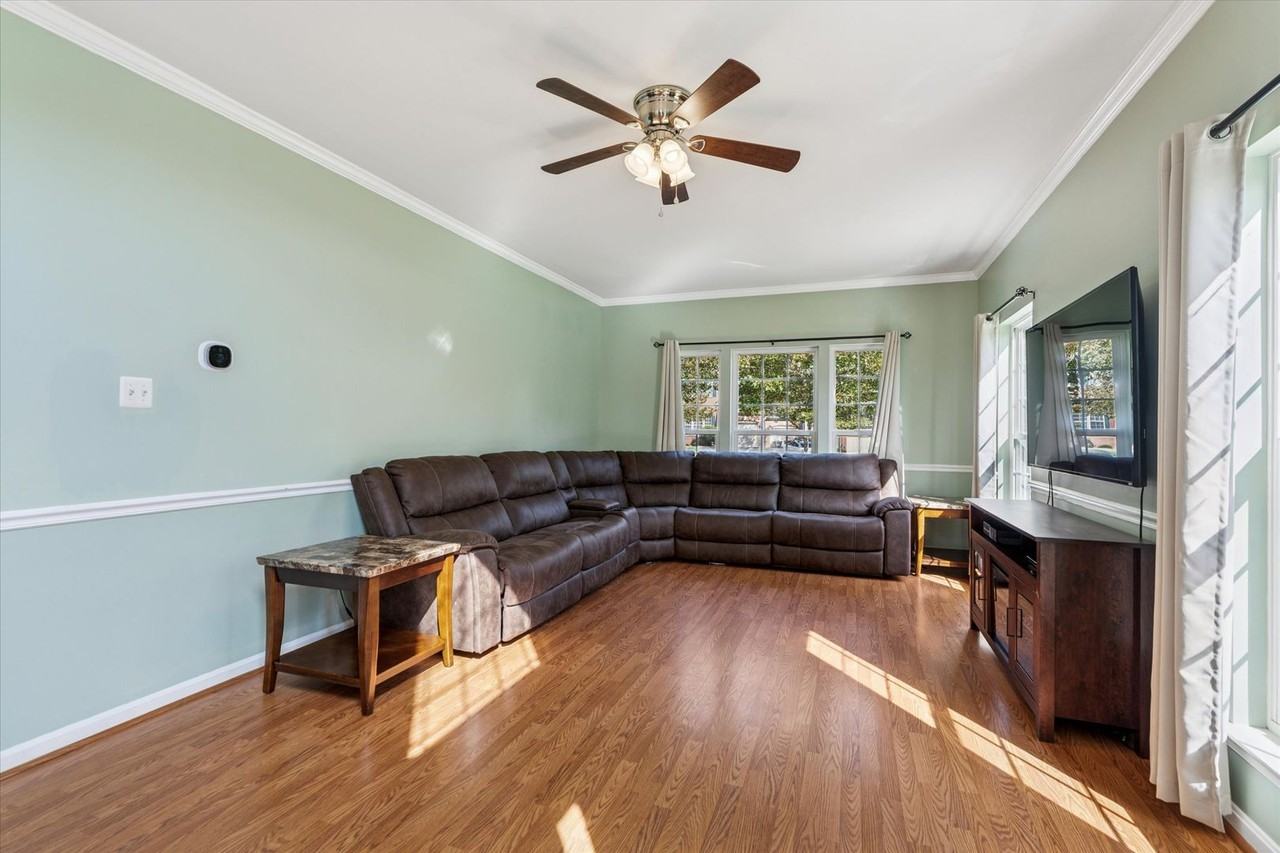 190 Penns Manor Dr - Photo 2 of 32