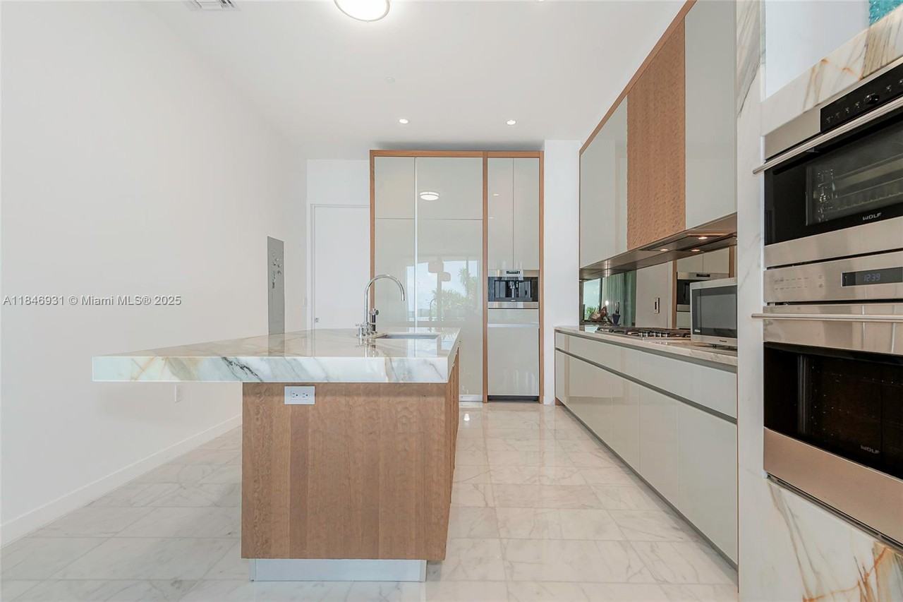 2821 South Bayshore Drive #7B - Photo 3 of 16