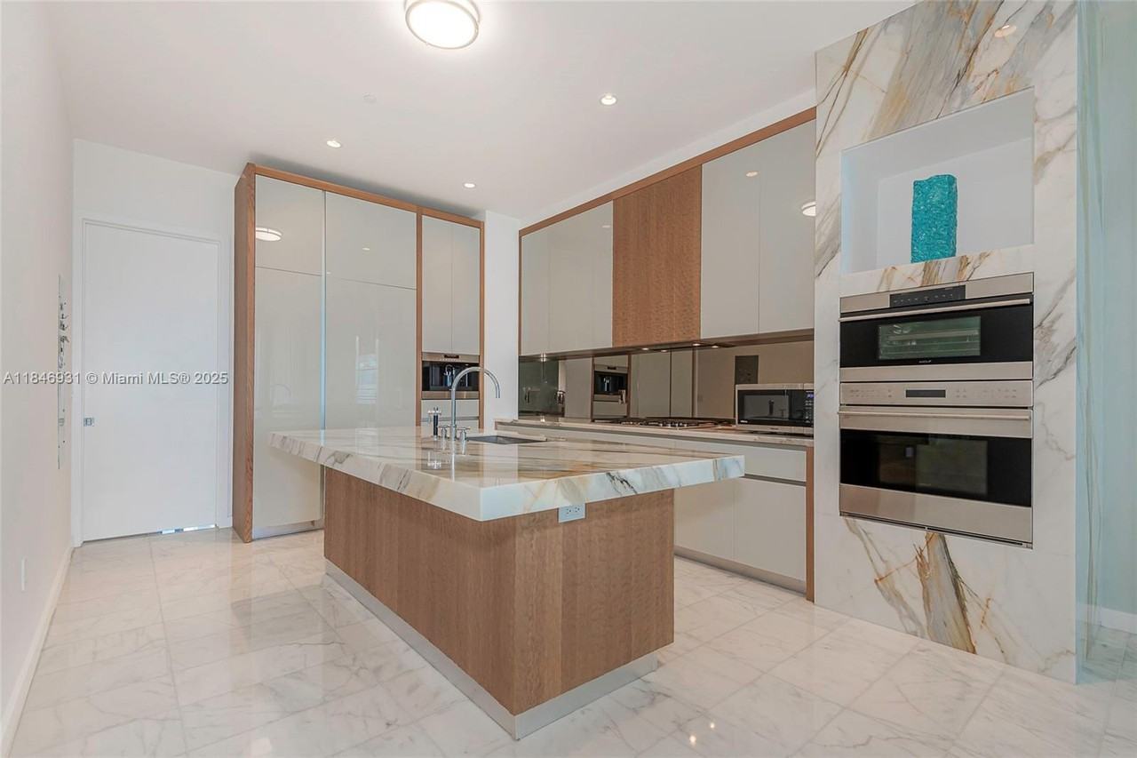 2821 South Bayshore Drive #7B - Photo 6 of 16