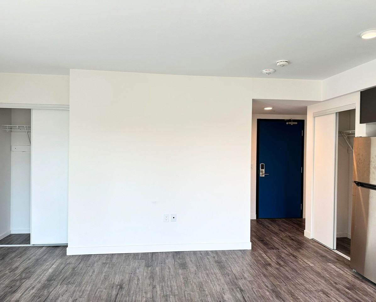 325 University Avenue West #112 - Photo 3 of 7