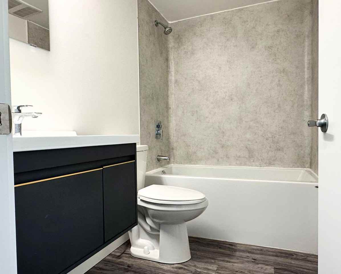 325 University Avenue West #112 - Photo 5 of 7