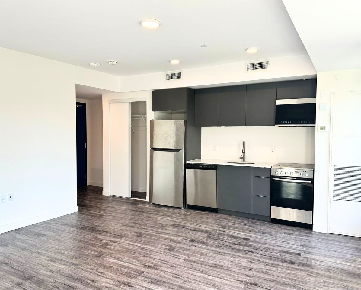 325 University Avenue West #112 - Photo 4 of 7