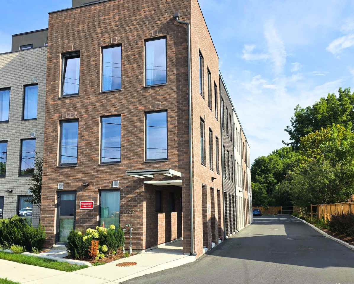 325 University Avenue West #112 - Photo 6 of 7