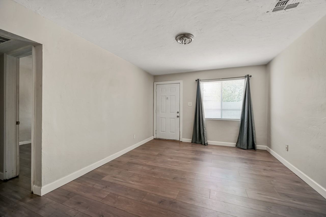 2142 East Taylor Street #7 - Photo 4 of 13