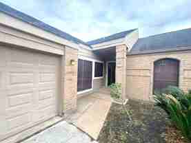 207 Queens Ct - Photo 1 of 1