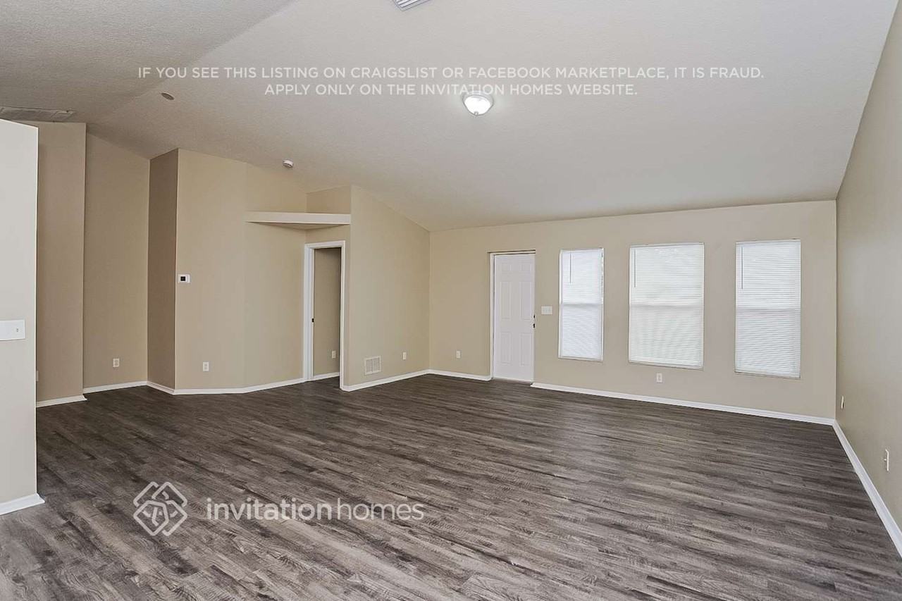 4191 Banbury Cir - Photo 4 of 17