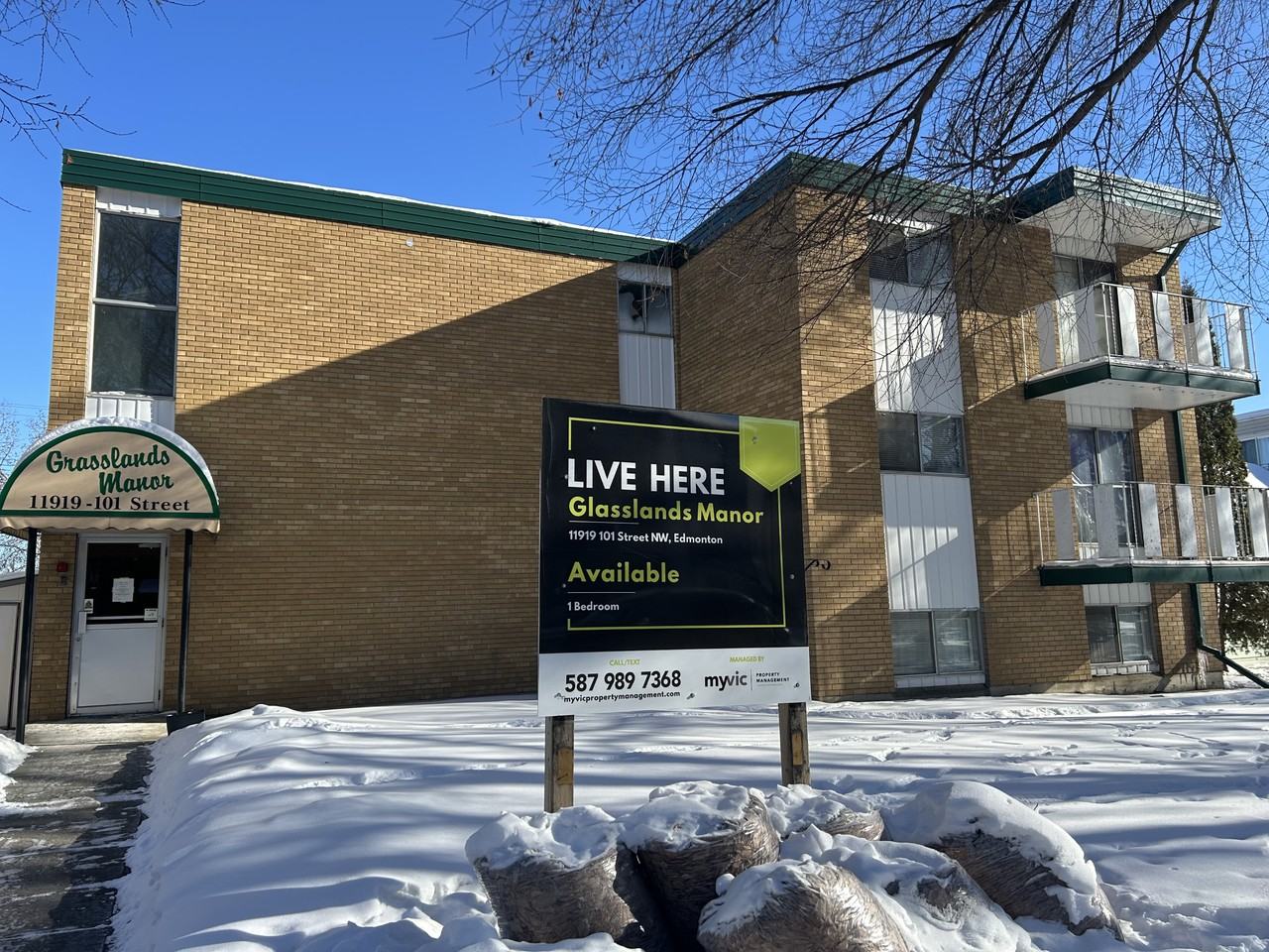 Grasslands Manor - Photo 2 of 9