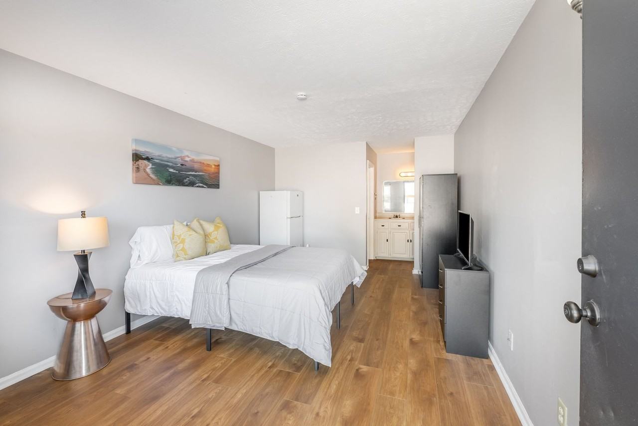 Studio 48 Apartments - Photo 2 of 17