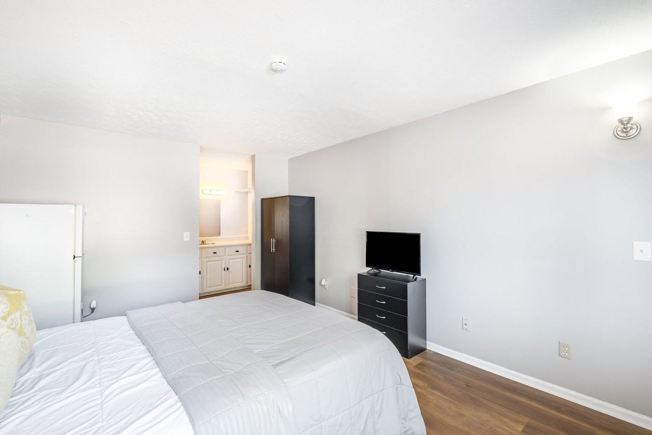 Studio 48 Apartments - Photo 4 of 17