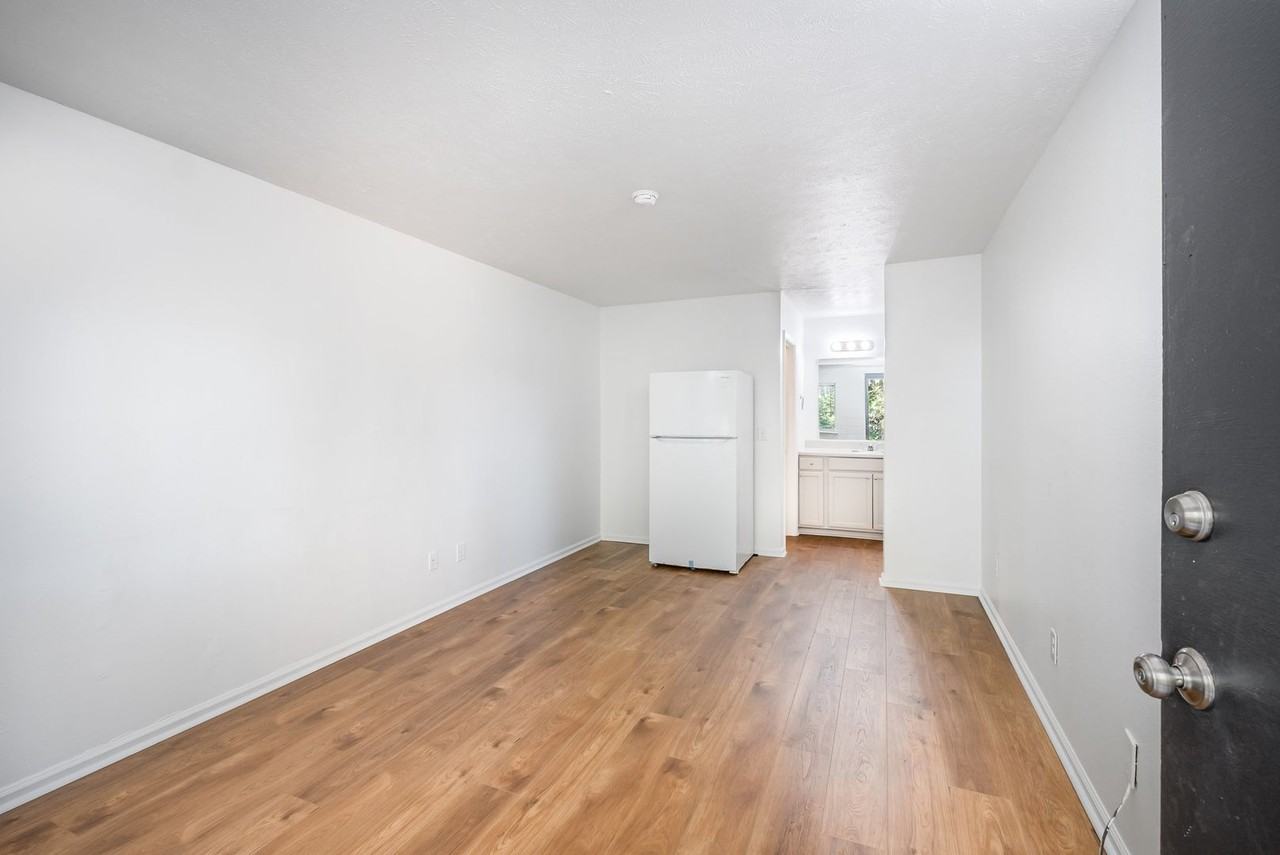 Studio 48 Apartments - Photo 5 of 17