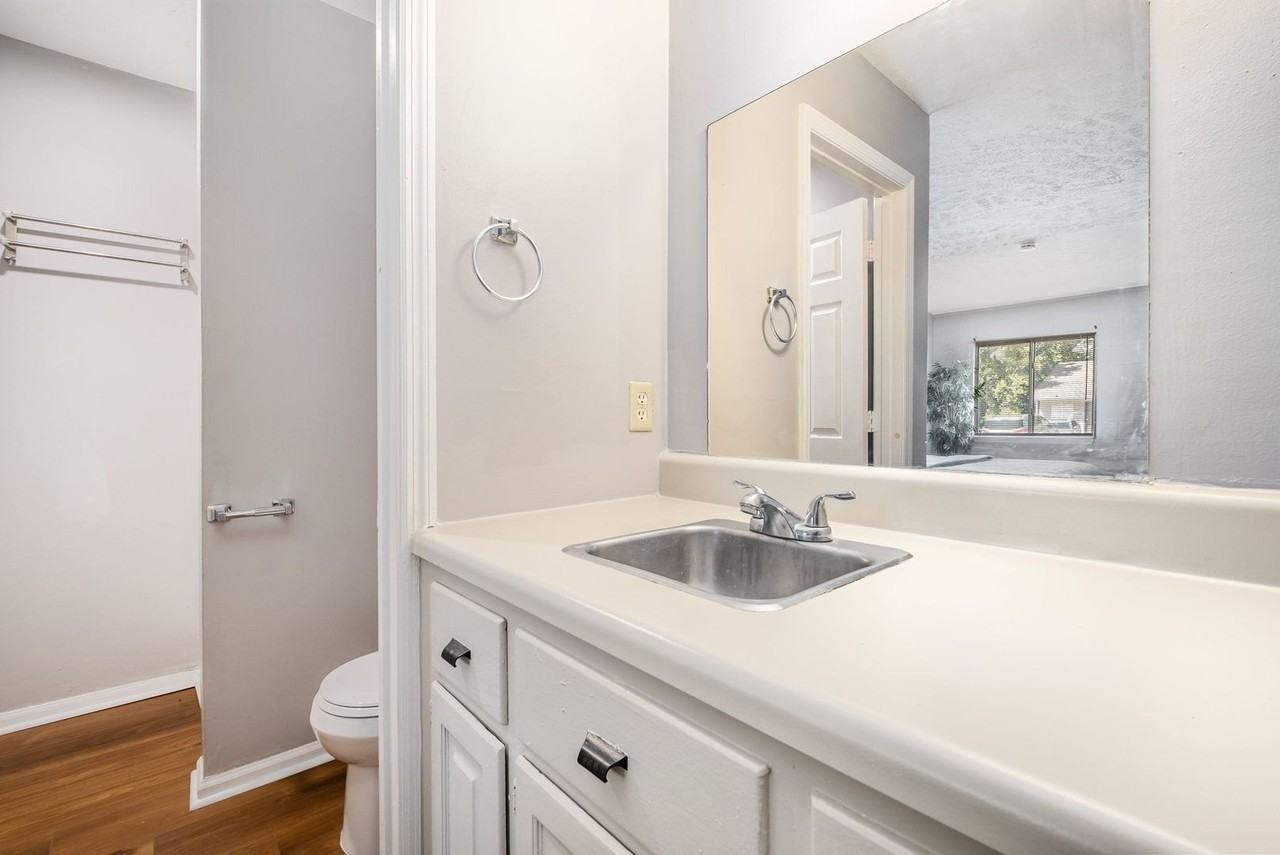 Studio 48 Apartments - Photo 7 of 17