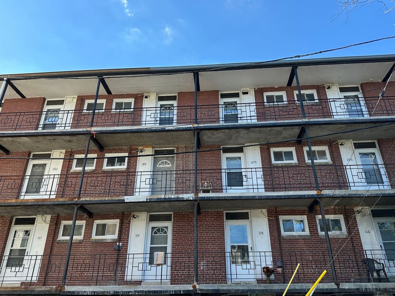 1026 E Lyon St - Photo 3 of 5