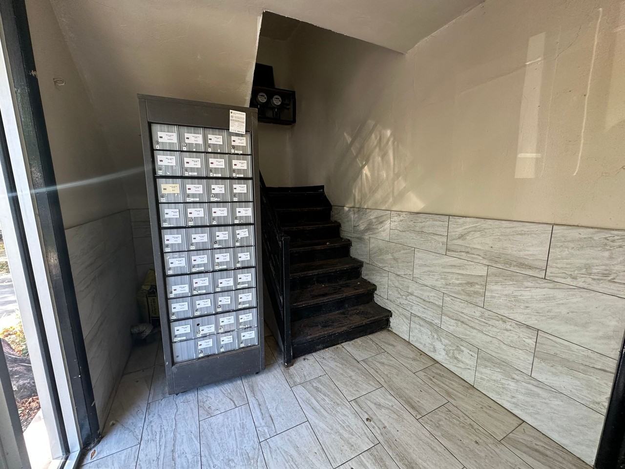 1026 E Lyon St - Photo 4 of 5