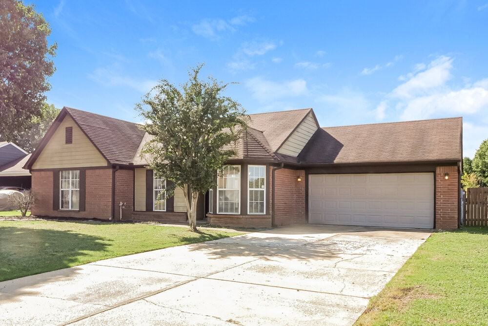 6935 Amanda Dr N - Photo 3 of 16