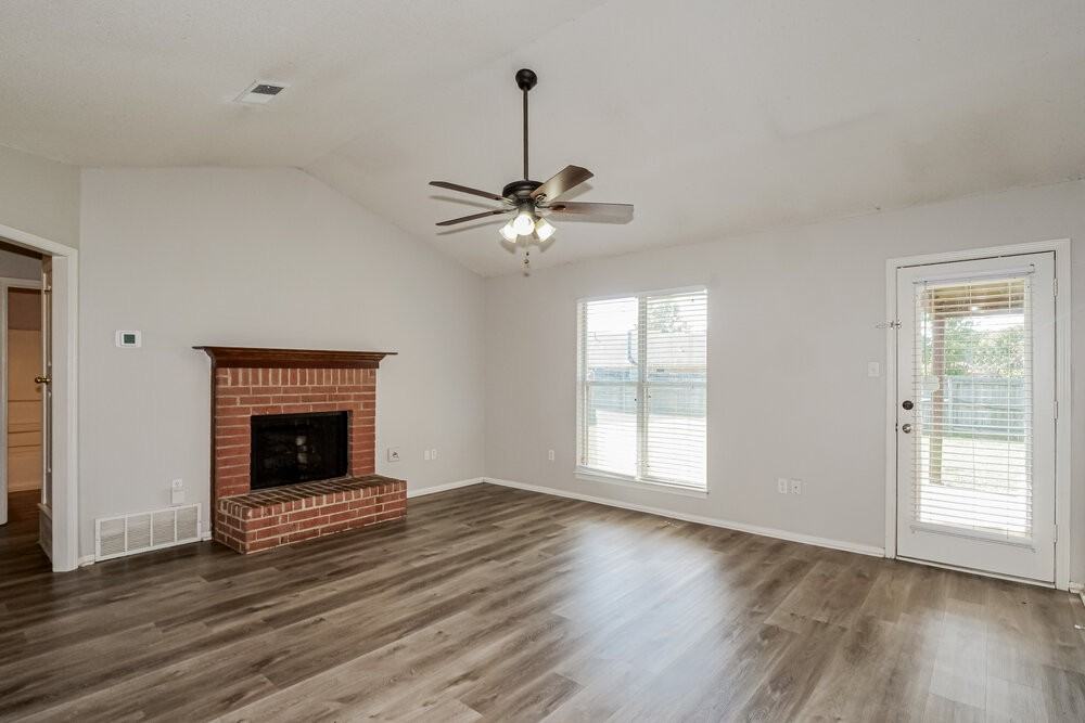 6935 Amanda Dr N - Photo 4 of 16