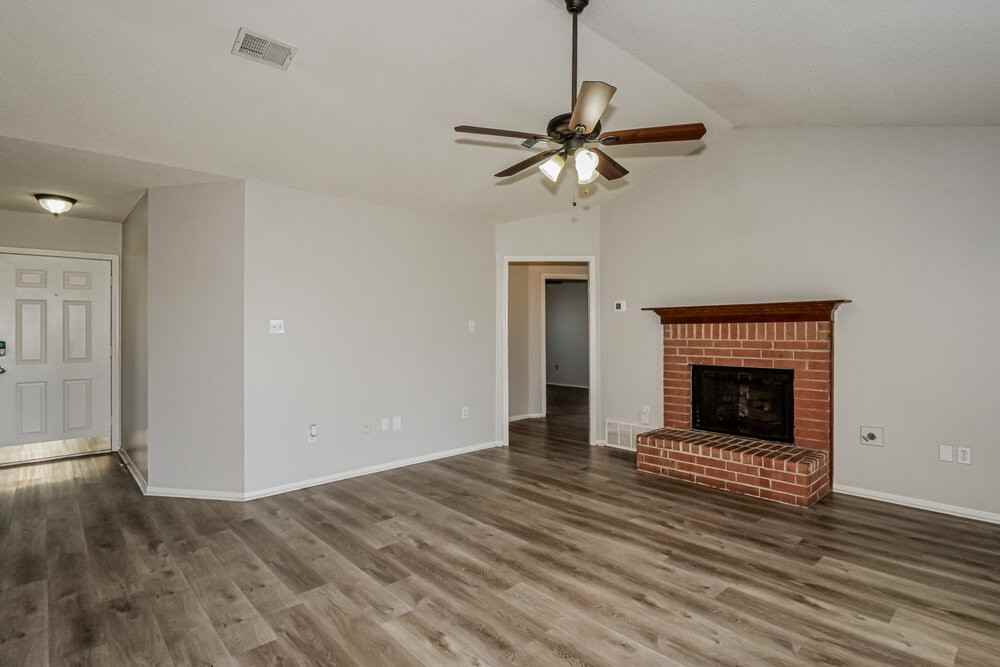 6935 Amanda Dr N - Photo 5 of 16