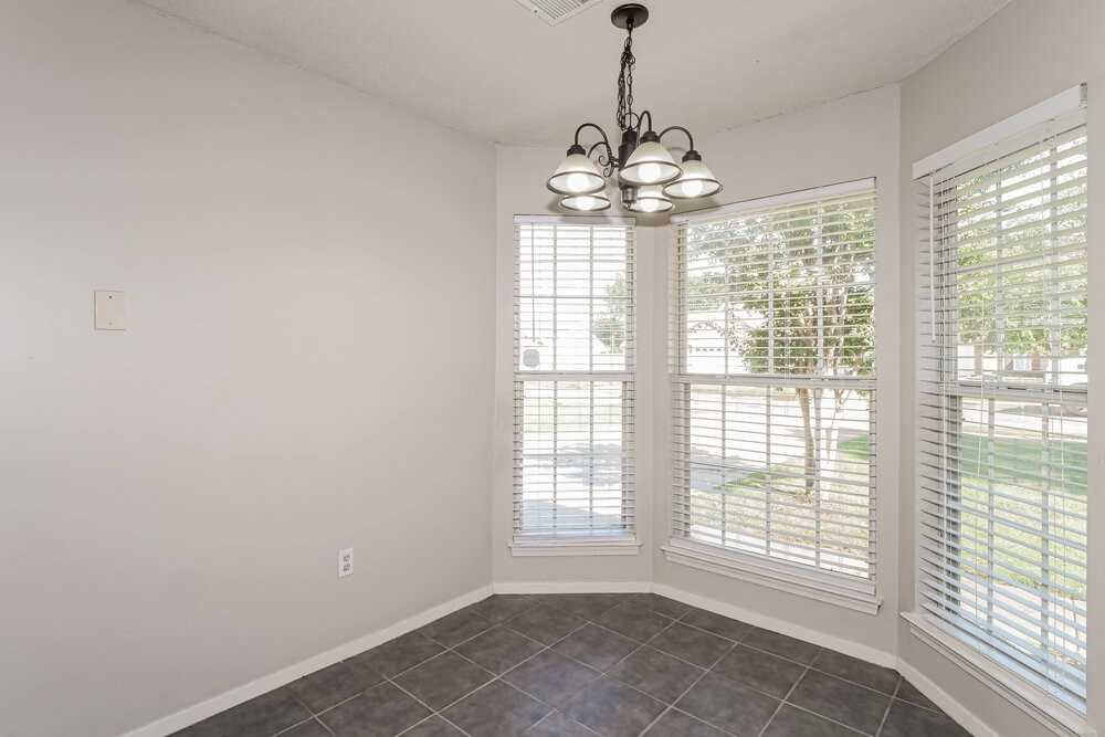 6935 Amanda Dr N - Photo 6 of 16
