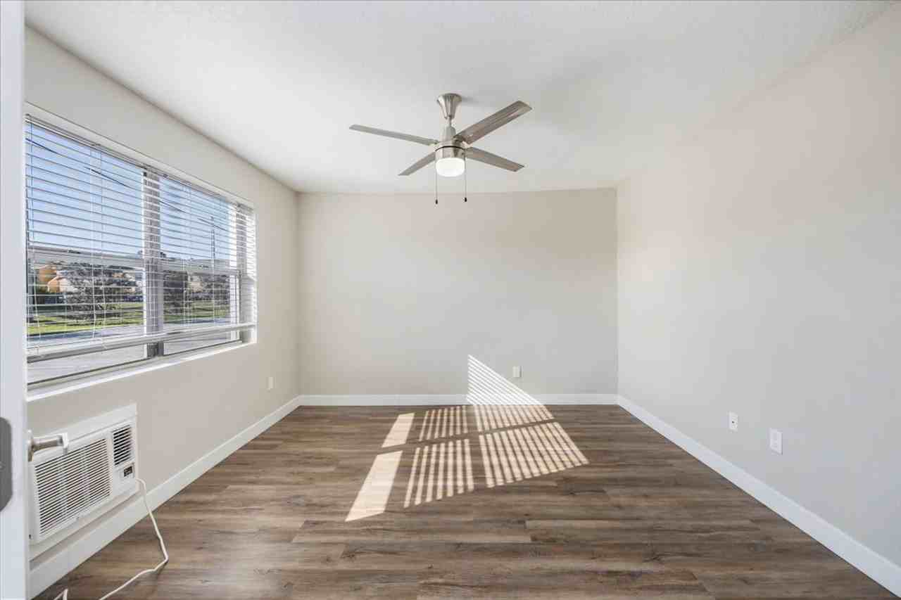 Jade Palms - Photo 6 of 9