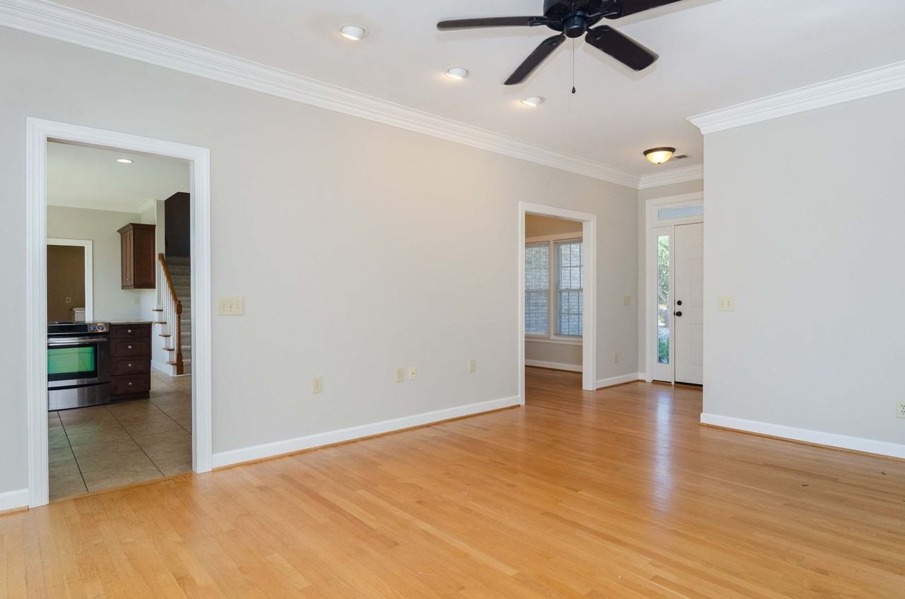 355 Club Ct - Photo 3 of 39