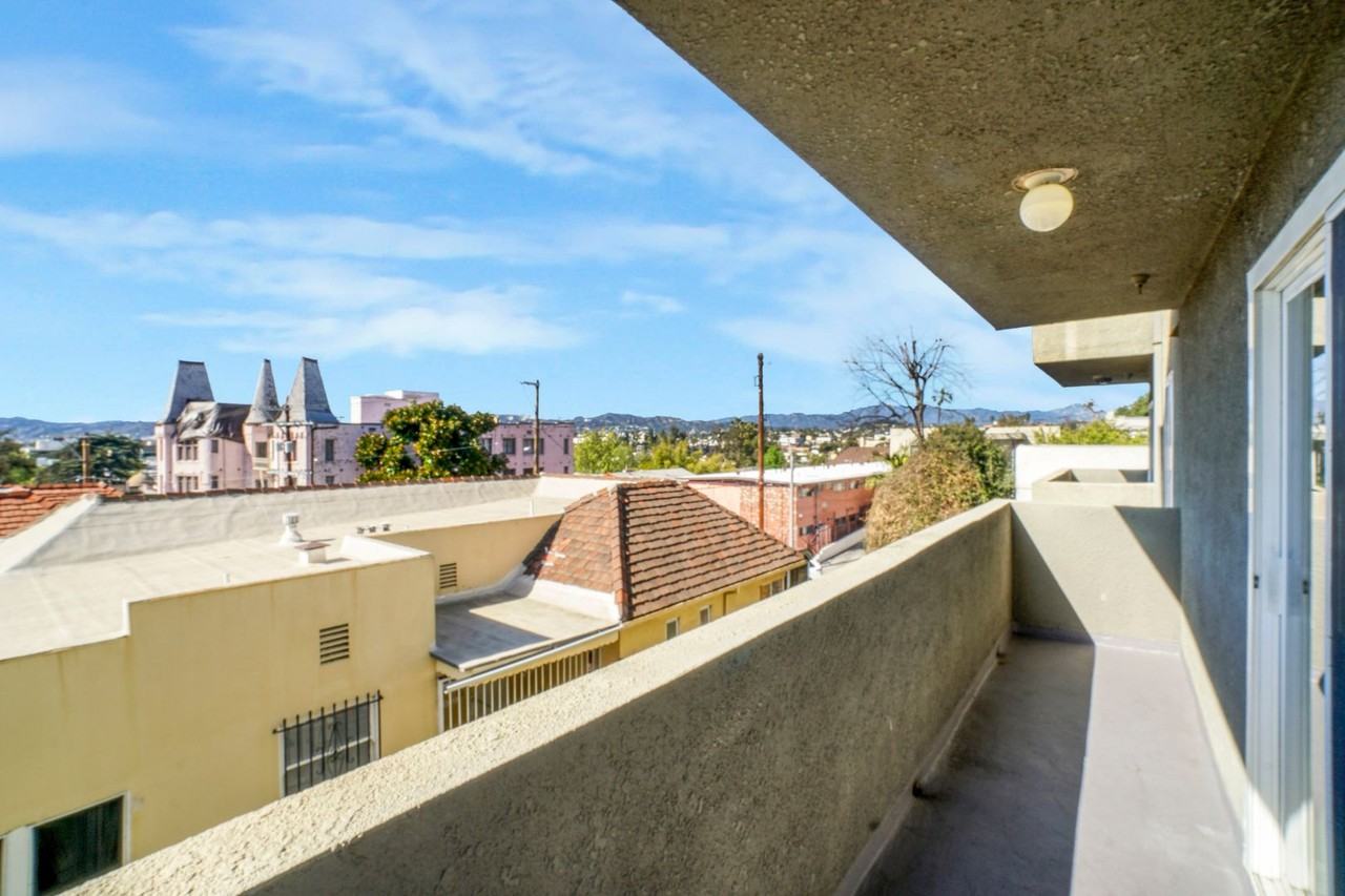 511 Carondelet Apartments - Photo 4 of 18