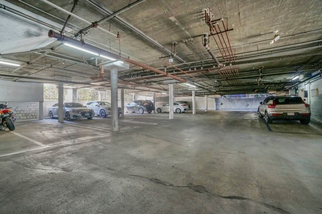 511 Carondelet Apartments - Photo 5 of 18