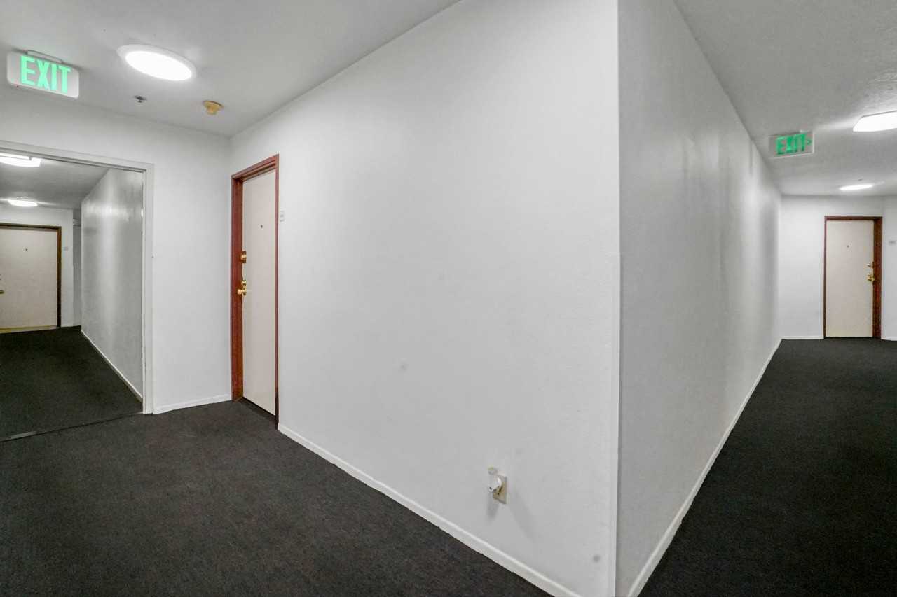 511 Carondelet Apartments - Photo 6 of 18