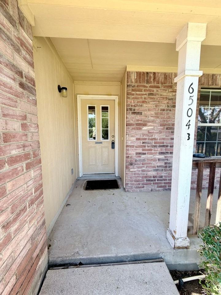 6504B Cannonleague Dr - Photo 2 of 28