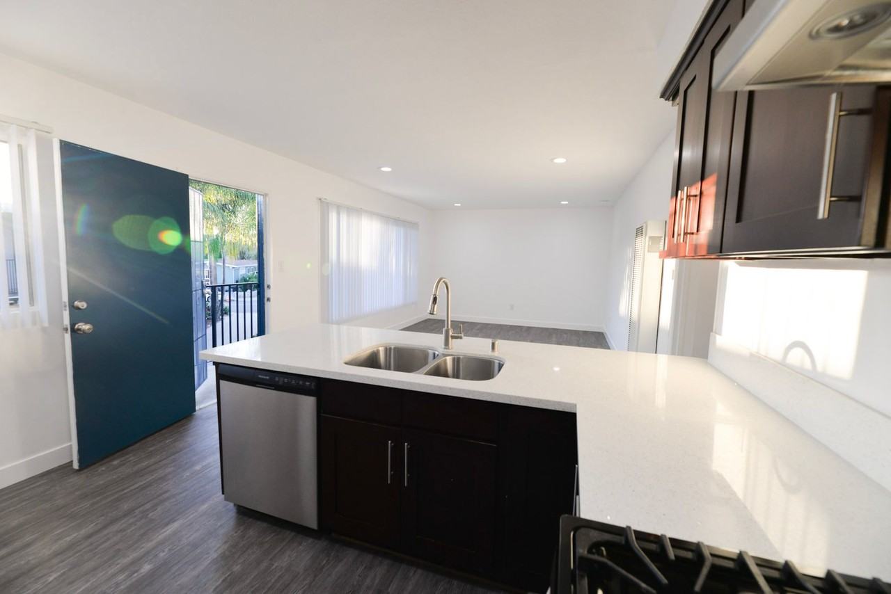 247 Avenida Del Poniente - Photo 3 of 17