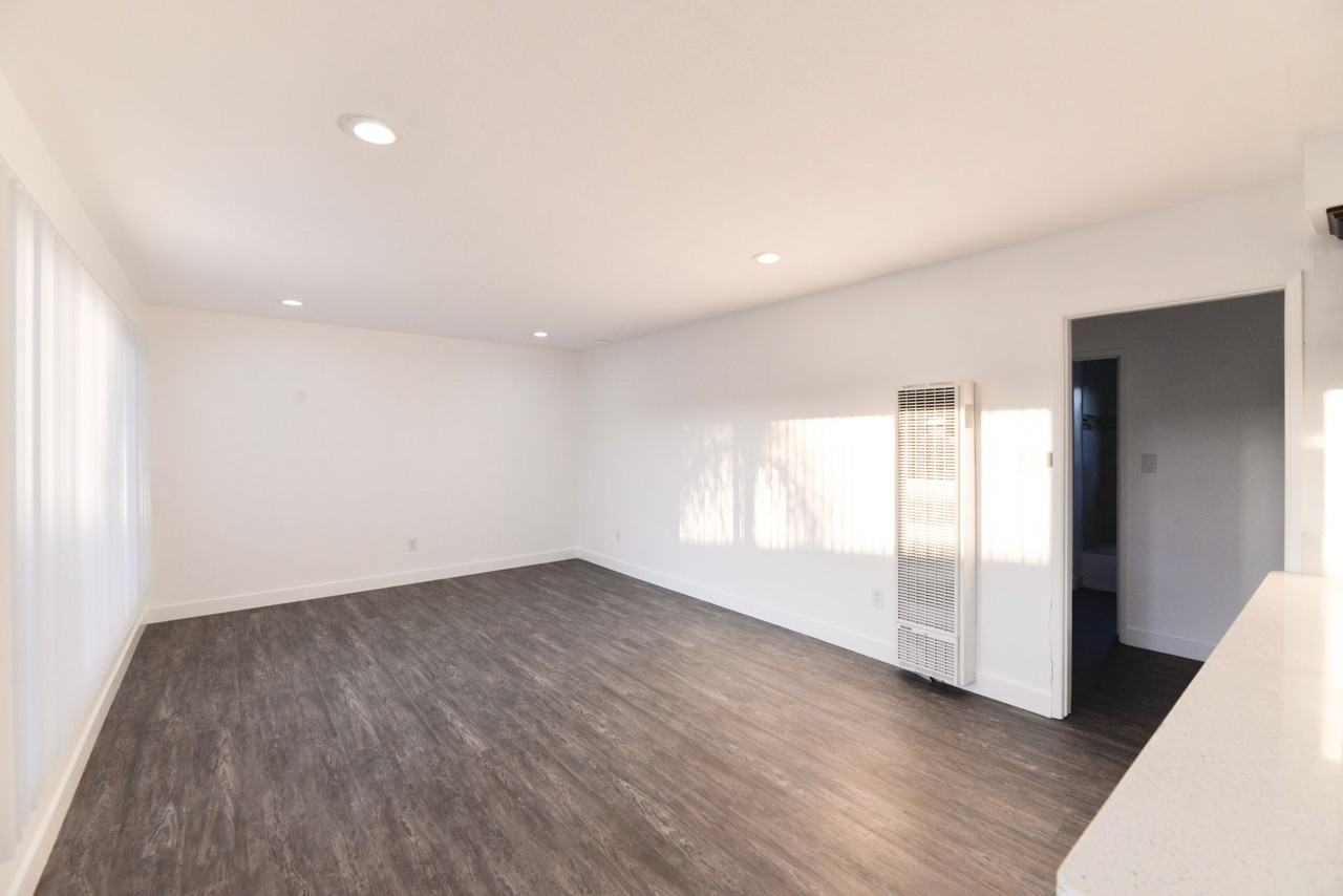 247 Avenida Del Poniente - Photo 5 of 17