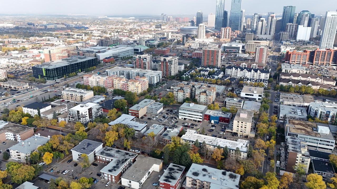 10235 113 St Nw #14 - Photo 3 of 4