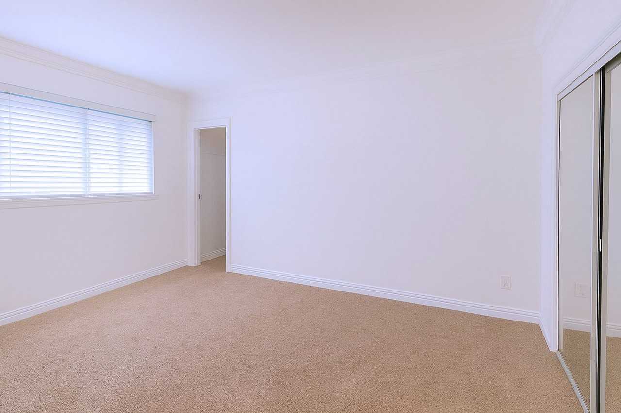 NOW LEASING! Gorgeous 1 - Photo 7 of 11