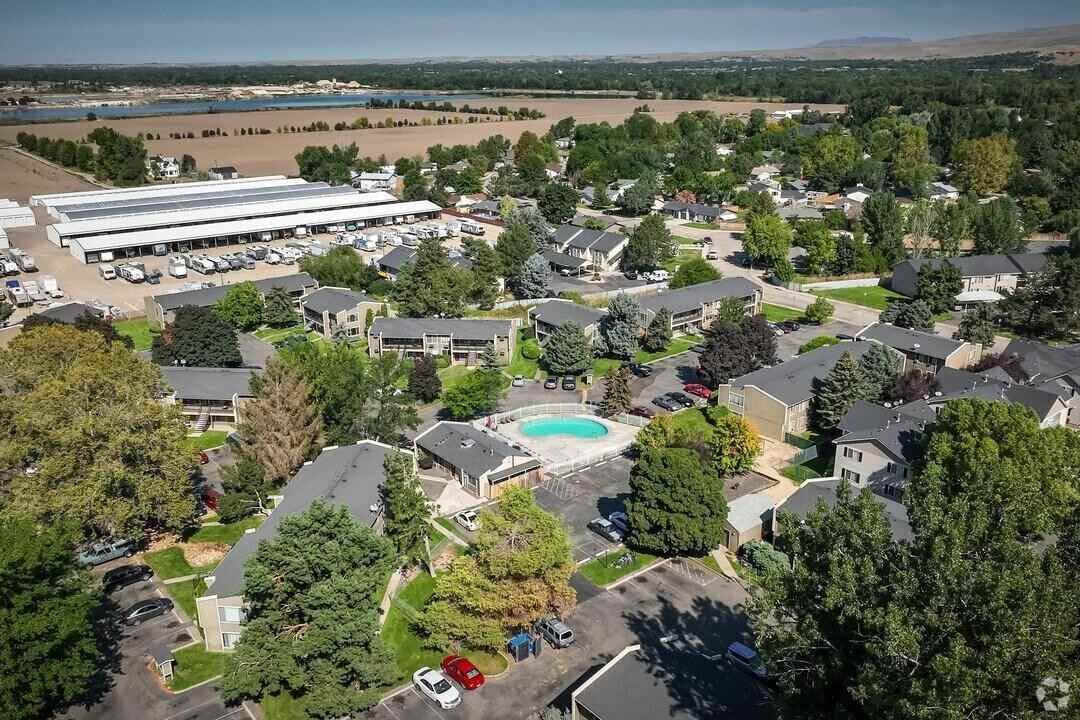 5713 N Garrett St - Photo 5 of 22