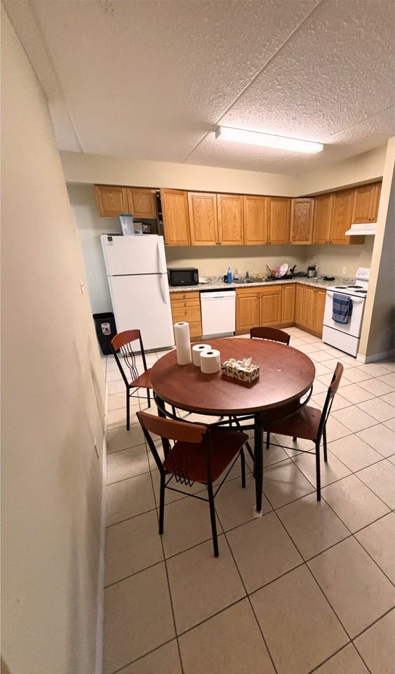 253 - 253 Lester Street #3 - Photo 4 of 4