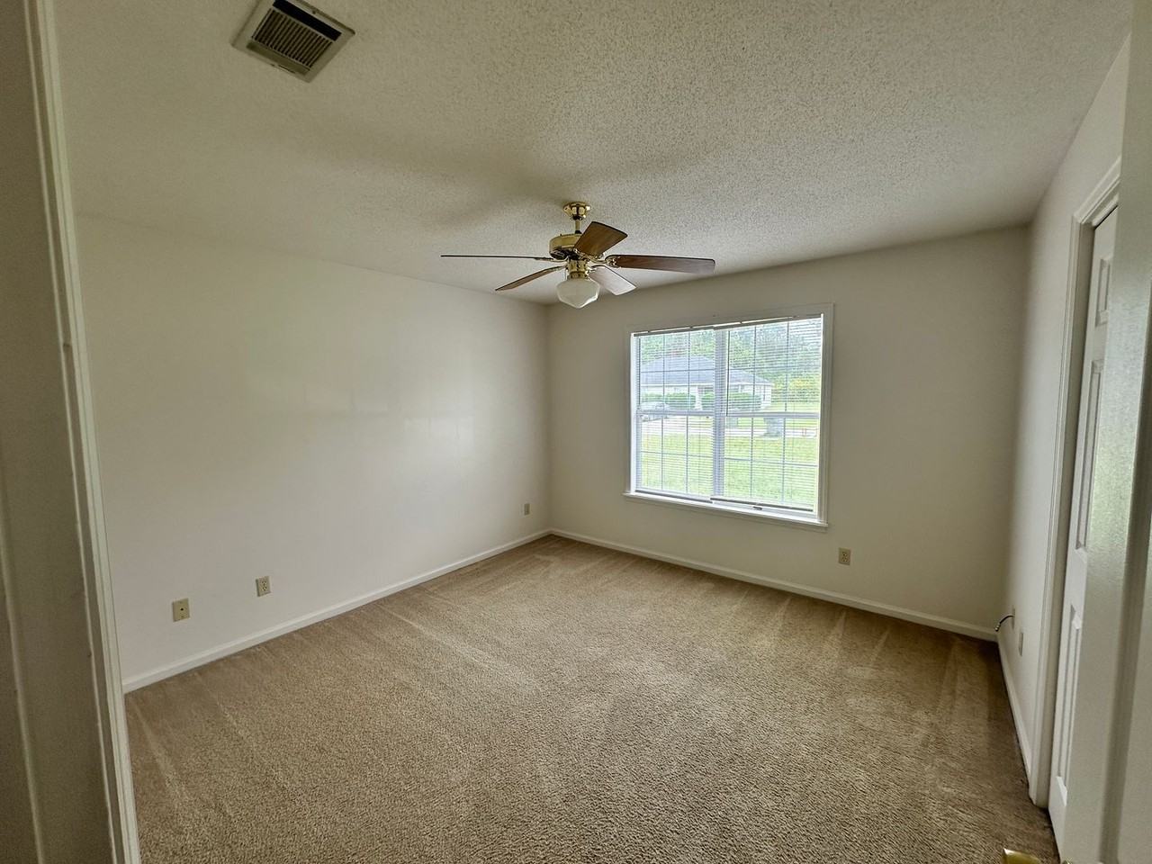 6119 Vinnie Dr Apt B - Photo 3 of 30