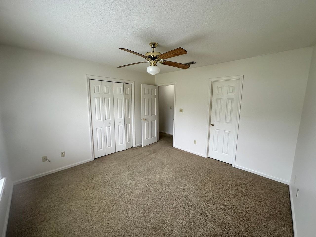 6119 Vinnie Dr Apt B - Photo 5 of 30