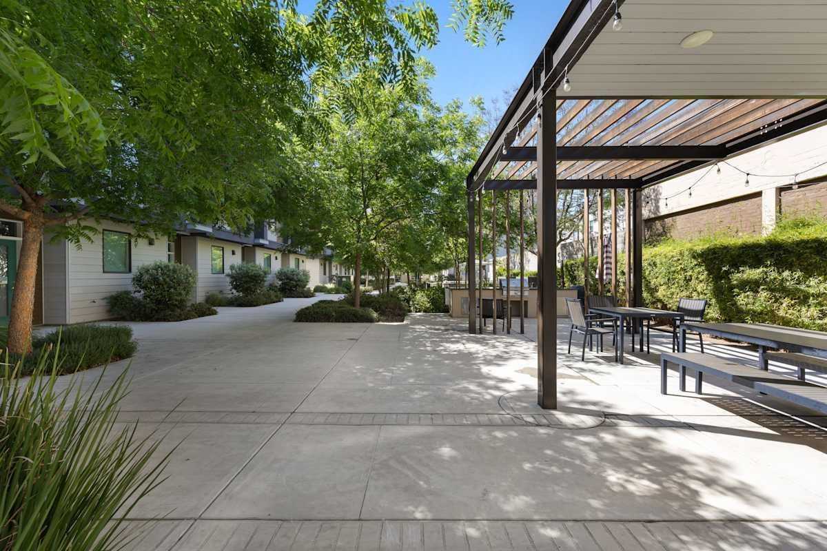 1001 18th St - Photo 5 of 49