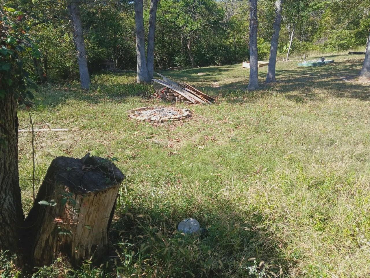 857 Twin Oak Dr - Photo 3 of 9