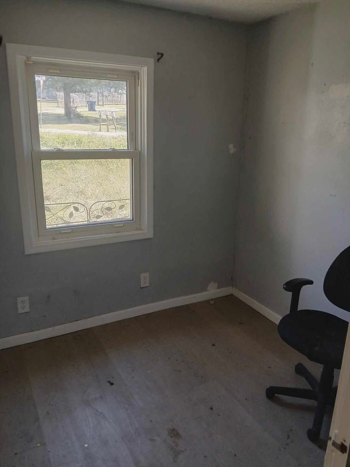 857 Twin Oak Dr - Photo 7 of 9