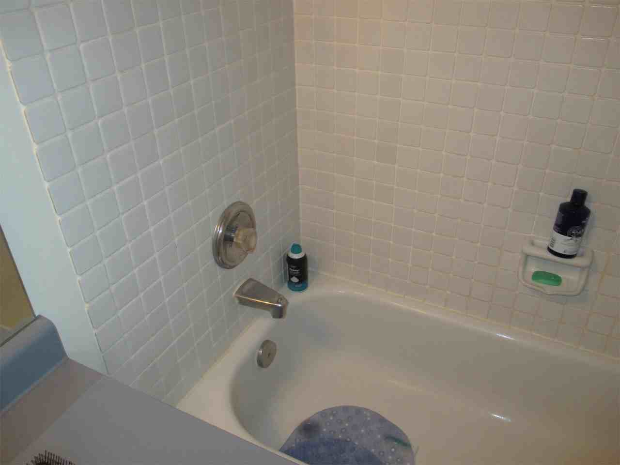 2500 Quadra St #204 - Photo 3 of 8
