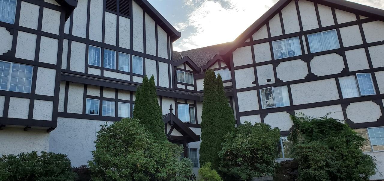 2500 Quadra St #204 - Photo 4 of 8