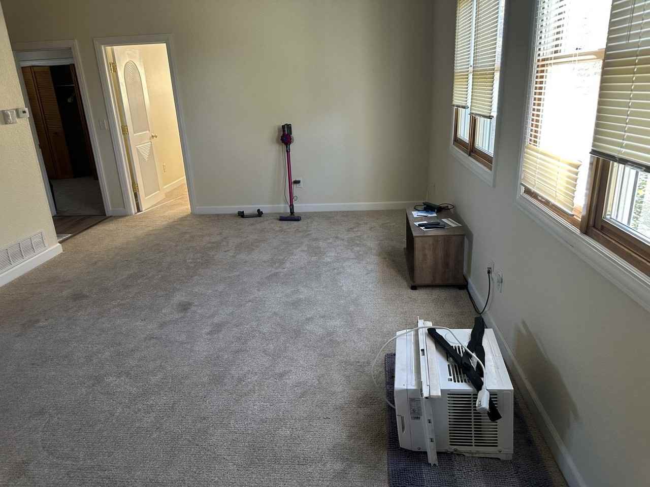 1381 Washburn St - Photo 3 of 12