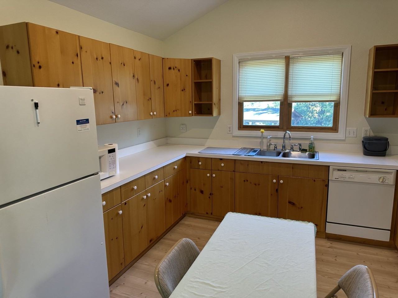 1381 Washburn St - Photo 5 of 12