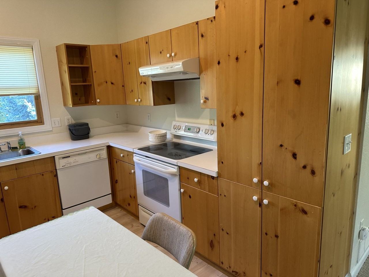 1381 Washburn St - Photo 7 of 12