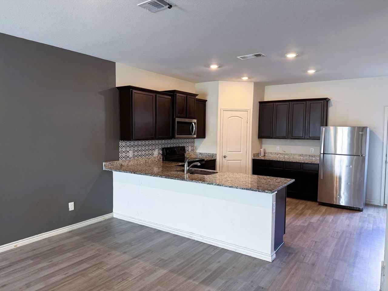 356 Crescent Park Dr - Photo 6 of 32