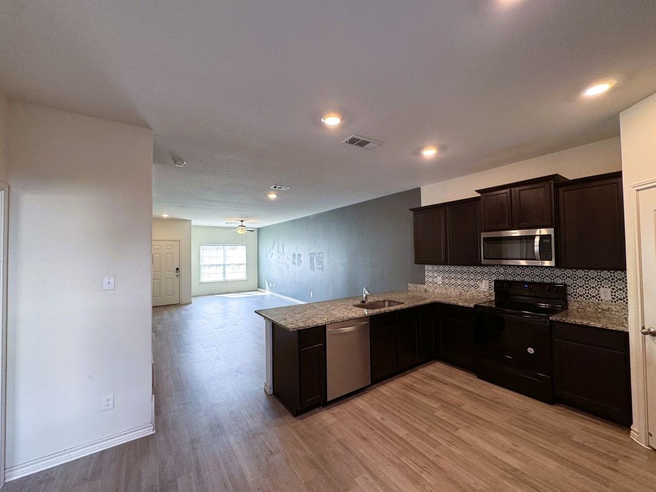 356 Crescent Park Dr - Photo 7 of 32