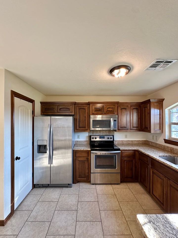 607 Nw Granite Ave - Photo 7 of 28