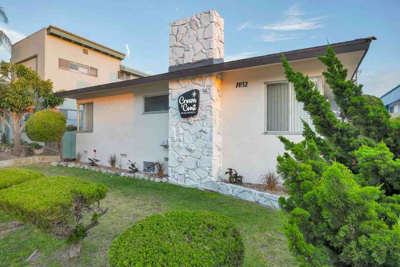 7832 West Manchester Avenue - Photo 2 of 13