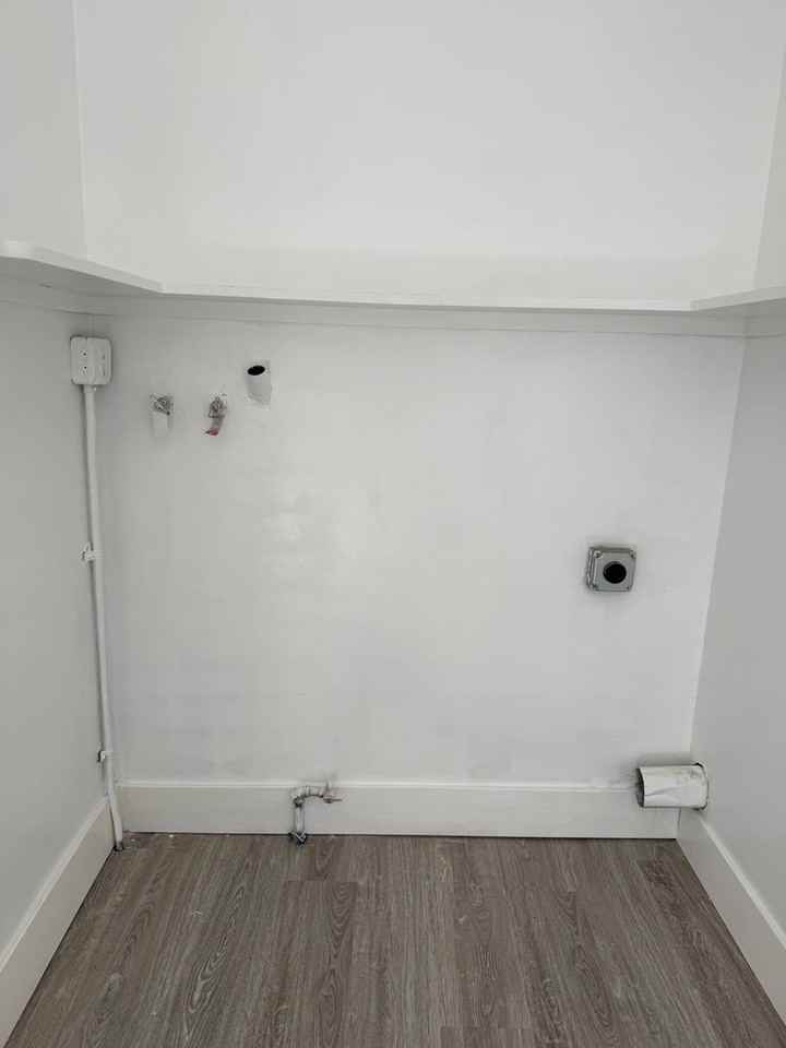 7035 Stansbury Avenue - Photo 5 of 11